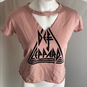 Def Leppard pink logo keyhole short sleeve t-shirt S